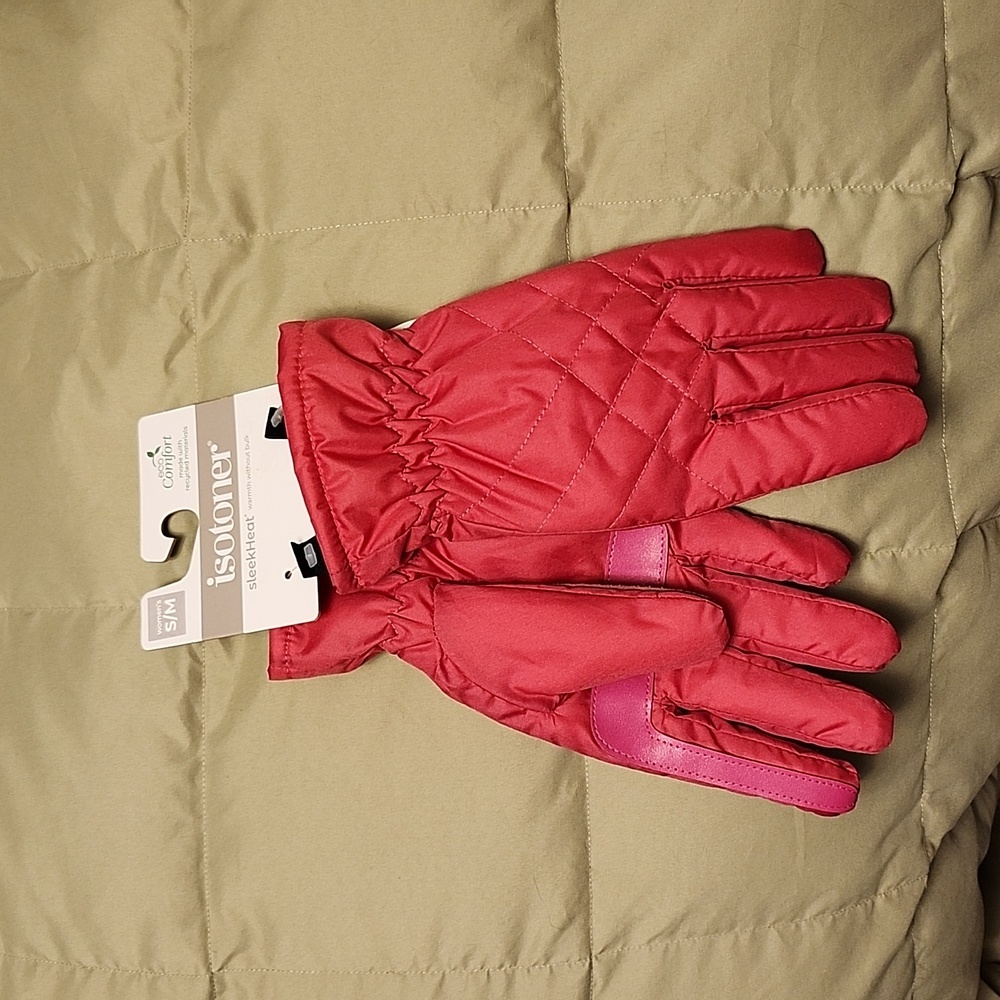 Isotoner Gloves in Very Berry S/M